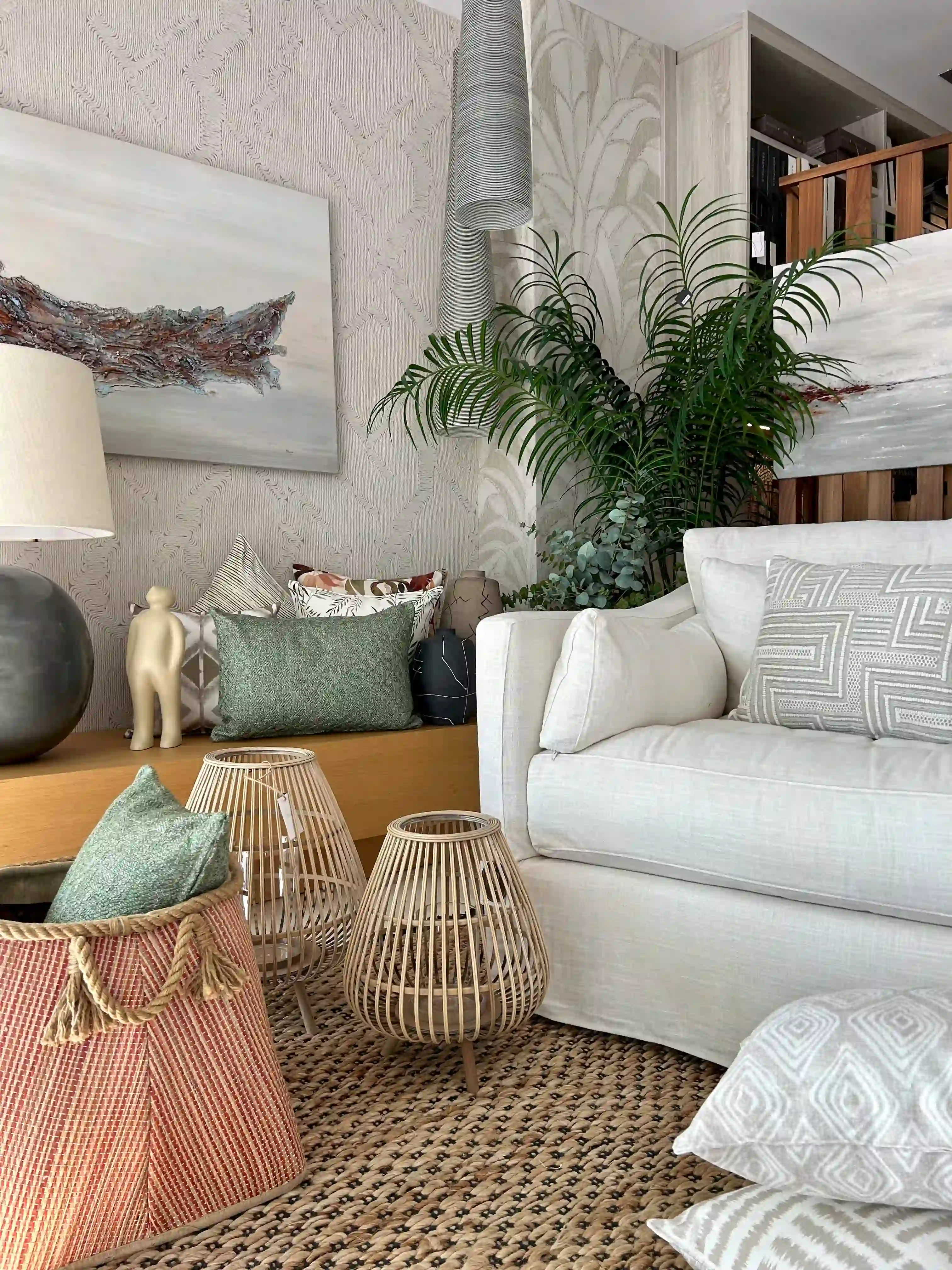 Salón completamente ambientado en showroom