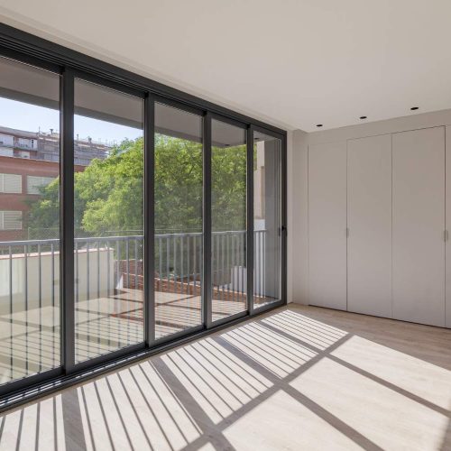 sunlight-illuminates-the-room-creating-shadows-on-the-floor-new-room-in-refurbished-apartment-with